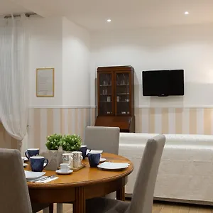 https://domus-st-john.it-romehotels.com