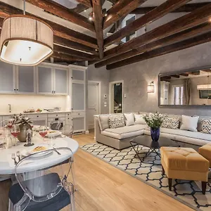 https://la-marchesa-venetian-luxury-house.hotelslidodijesolo.com